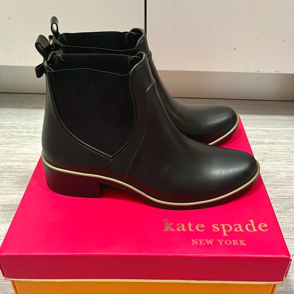 Kate Spade Chelsea-style Rain Booties with back bows and gold accents - Picture 2 of 5